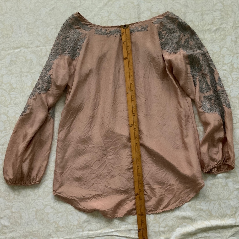 Silk embroidered blouse - Picture 2 of 4